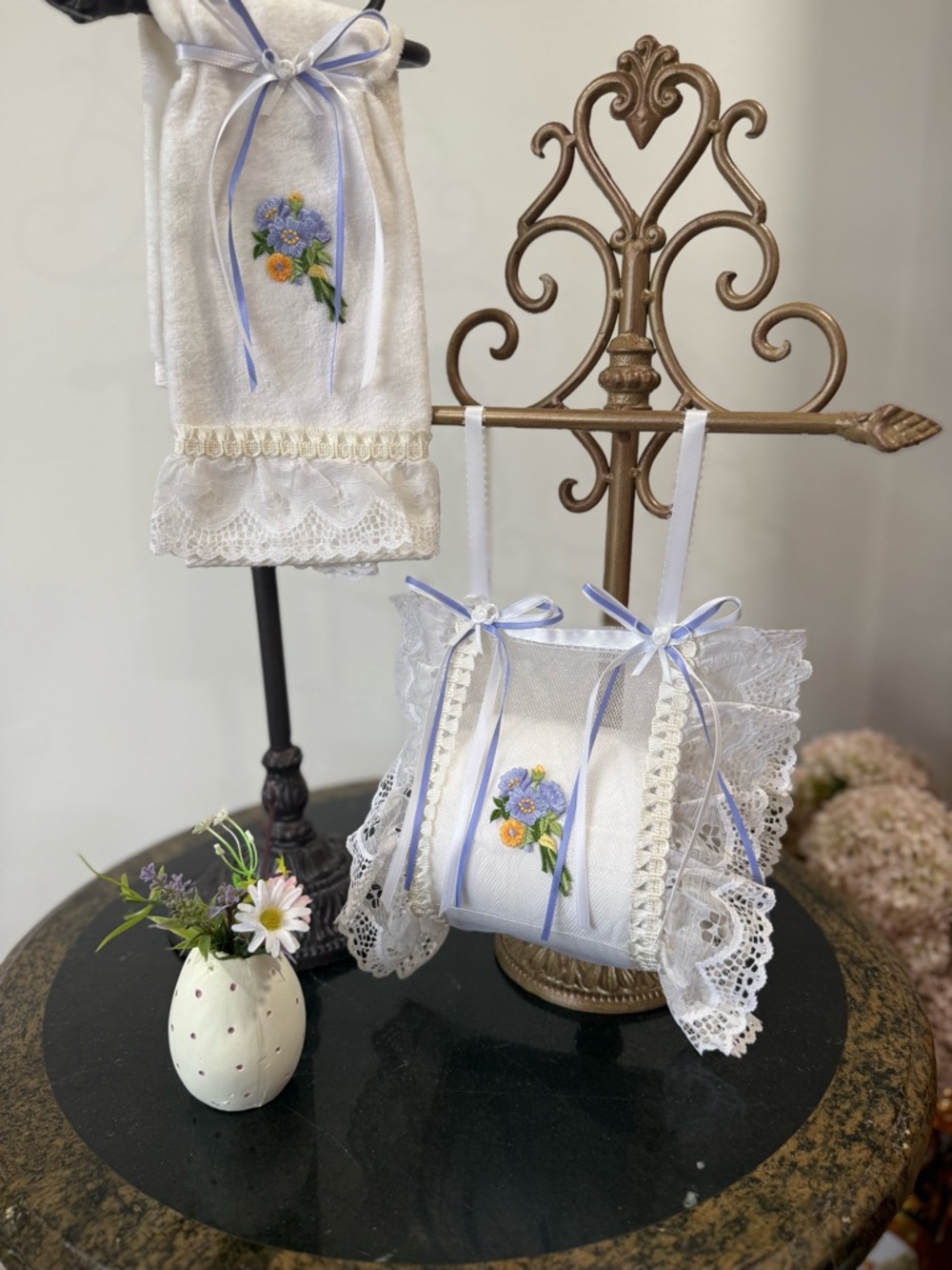 🪻White Floral Embroidered Lace Hand Towel and Toilet Paper Holder Set 🪻